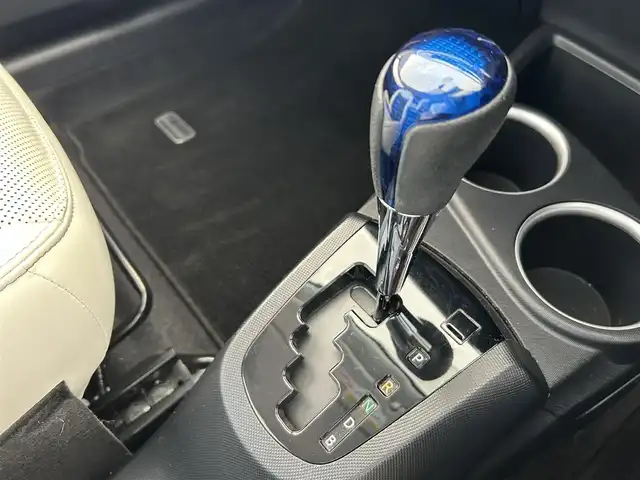 トヨタ アクア クロスオーバー 愛知県 2017(平29)年 6.3万km ジュエリーパープルマイカM 社外ナビ/(CD/フルセグTV)/レザーシート/シートヒーター/バックカメラ/プッシュスタート/レーンキープ/衝突軽減ブレーキ/オートライト/フォグランプ/ウィンカーミラ―/純正フロアマット/レザーステアリング