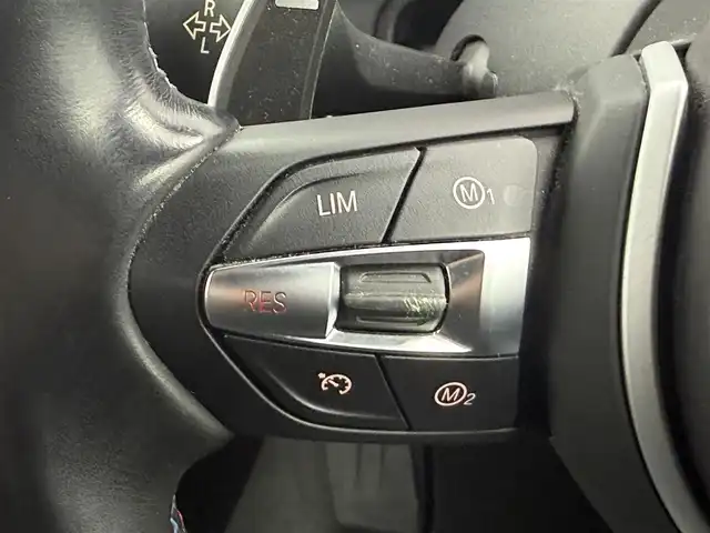 ＢＭＷ Ｍ４ クーペ 愛知県 2015(平27)年 6.4万km パール 純正SDナビ/　・フルセグTV/　・DVD/CD/　・Bluetooth /　・USB/　・AUX/ヘッドアップディスプレイ/クルーズコントロール/エアロパーツ/　・フロント/　・リア/衝突警告/カーボンルーフ/黒革シート/パワーシート/シートヒーター/純正フロアマット/純正19インチAW/純正レムスマフラー（車内積込）/カーボンフロントリップスポイラー/カーボンリヤディフュザー/スマートキー