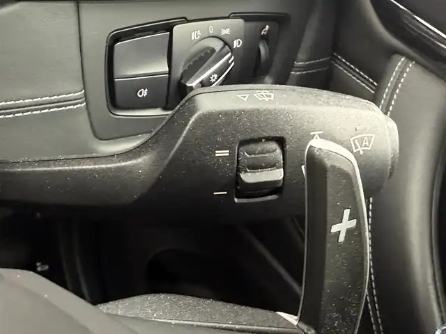 ＢＭＷ Ｍ４ クーペ 愛知県 2015(平27)年 6.4万km パール 純正SDナビ/　・フルセグTV/　・DVD/CD/　・Bluetooth /　・USB/　・AUX/ヘッドアップディスプレイ/クルーズコントロール/エアロパーツ/　・フロント/　・リア/衝突警告/カーボンルーフ/黒革シート/パワーシート/シートヒーター/純正フロアマット/純正19インチAW/純正レムスマフラー（車内積込）/カーボンフロントリップスポイラー/カーボンリヤディフュザー/スマートキー