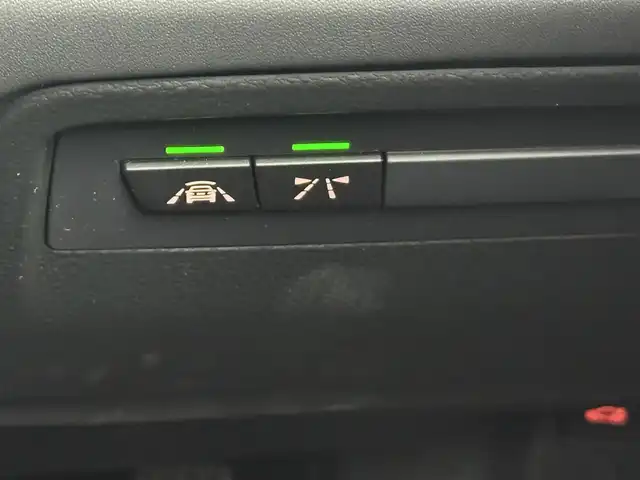 ＢＭＷ Ｍ４ クーペ 愛知県 2015(平27)年 6.4万km パール 純正SDナビ/　・フルセグTV/　・DVD/CD/　・Bluetooth /　・USB/　・AUX/ヘッドアップディスプレイ/クルーズコントロール/エアロパーツ/　・フロント/　・リア/衝突警告/カーボンルーフ/黒革シート/パワーシート/シートヒーター/純正フロアマット/純正19インチAW/純正レムスマフラー（車内積込）/カーボンフロントリップスポイラー/カーボンリヤディフュザー/スマートキー