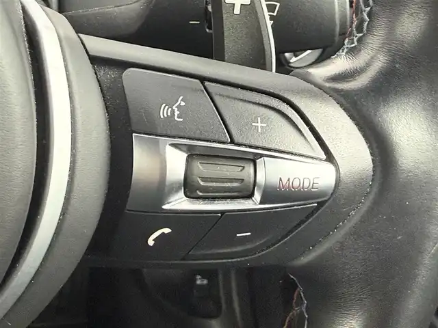 ＢＭＷ Ｍ４ クーペ 愛知県 2015(平27)年 6.4万km パール 純正SDナビ/　・フルセグTV/　・DVD/CD/　・Bluetooth /　・USB/　・AUX/ヘッドアップディスプレイ/クルーズコントロール/エアロパーツ/　・フロント/　・リア/衝突警告/カーボンルーフ/黒革シート/パワーシート/シートヒーター/純正フロアマット/純正19インチAW/純正レムスマフラー（車内積込）/カーボンフロントリップスポイラー/カーボンリヤディフュザー/スマートキー