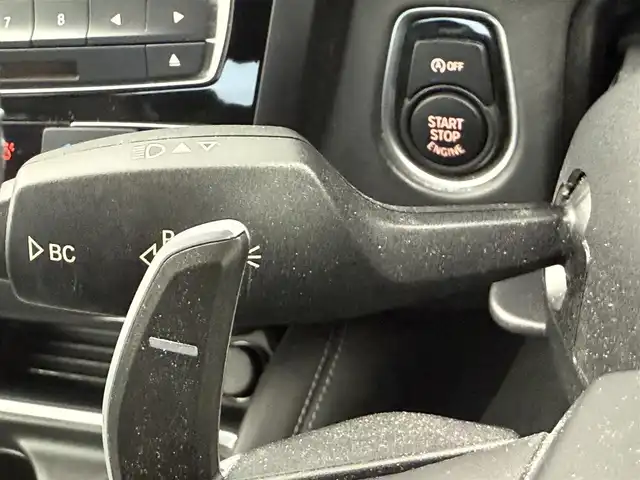 ＢＭＷ Ｍ４ クーペ 愛知県 2015(平27)年 6.4万km パール 純正SDナビ/　・フルセグTV/　・DVD/CD/　・Bluetooth /　・USB/　・AUX/ヘッドアップディスプレイ/クルーズコントロール/エアロパーツ/　・フロント/　・リア/衝突警告/カーボンルーフ/黒革シート/パワーシート/シートヒーター/純正フロアマット/純正19インチAW/純正レムスマフラー（車内積込）/カーボンフロントリップスポイラー/カーボンリヤディフュザー/スマートキー