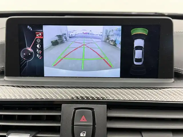 ＢＭＷ Ｍ４ クーペ 愛知県 2015(平27)年 6.4万km パール 純正SDナビ/　・フルセグTV/　・DVD/CD/　・Bluetooth /　・USB/　・AUX/ヘッドアップディスプレイ/クルーズコントロール/エアロパーツ/　・フロント/　・リア/衝突警告/カーボンルーフ/黒革シート/パワーシート/シートヒーター/純正フロアマット/純正19インチAW/純正レムスマフラー（車内積込）/カーボンフロントリップスポイラー/カーボンリヤディフュザー/スマートキー