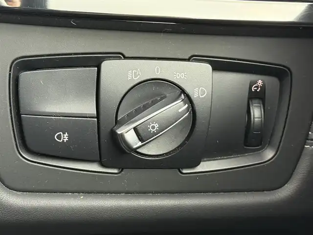 ＢＭＷ Ｍ４ クーペ 愛知県 2015(平27)年 6.4万km パール 純正SDナビ/　・フルセグTV/　・DVD/CD/　・Bluetooth /　・USB/　・AUX/ヘッドアップディスプレイ/クルーズコントロール/エアロパーツ/　・フロント/　・リア/衝突警告/カーボンルーフ/黒革シート/パワーシート/シートヒーター/純正フロアマット/純正19インチAW/純正レムスマフラー（車内積込）/カーボンフロントリップスポイラー/カーボンリヤディフュザー/スマートキー