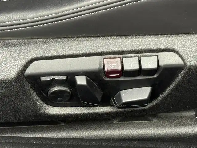 ＢＭＷ Ｍ４ クーペ 愛知県 2015(平27)年 6.4万km パール 純正SDナビ/　・フルセグTV/　・DVD/CD/　・Bluetooth /　・USB/　・AUX/ヘッドアップディスプレイ/クルーズコントロール/エアロパーツ/　・フロント/　・リア/衝突警告/カーボンルーフ/黒革シート/パワーシート/シートヒーター/純正フロアマット/純正19インチAW/純正レムスマフラー（車内積込）/カーボンフロントリップスポイラー/カーボンリヤディフュザー/スマートキー