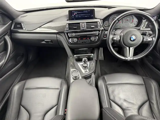 ＢＭＷ Ｍ４ クーペ 愛知県 2015(平27)年 6.4万km パール 純正SDナビ/　・フルセグTV/　・DVD/CD/　・Bluetooth /　・USB/　・AUX/ヘッドアップディスプレイ/クルーズコントロール/エアロパーツ/　・フロント/　・リア/衝突警告/カーボンルーフ/黒革シート/パワーシート/シートヒーター/純正フロアマット/純正19インチAW/純正レムスマフラー（車内積込）/カーボンフロントリップスポイラー/カーボンリヤディフュザー/スマートキー