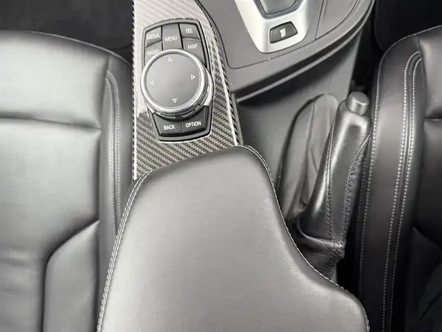 ＢＭＷ Ｍ４ クーペ 愛知県 2015(平27)年 6.4万km パール 純正SDナビ/　・フルセグTV/　・DVD/CD/　・Bluetooth /　・USB/　・AUX/ヘッドアップディスプレイ/クルーズコントロール/エアロパーツ/　・フロント/　・リア/衝突警告/カーボンルーフ/黒革シート/パワーシート/シートヒーター/純正フロアマット/純正19インチAW/純正レムスマフラー（車内積込）/カーボンフロントリップスポイラー/カーボンリヤディフュザー/スマートキー