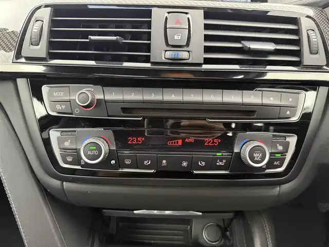 ＢＭＷ Ｍ４ クーペ 愛知県 2015(平27)年 6.4万km パール 純正SDナビ/　・フルセグTV/　・DVD/CD/　・Bluetooth /　・USB/　・AUX/ヘッドアップディスプレイ/クルーズコントロール/エアロパーツ/　・フロント/　・リア/衝突警告/カーボンルーフ/黒革シート/パワーシート/シートヒーター/純正フロアマット/純正19インチAW/純正レムスマフラー（車内積込）/カーボンフロントリップスポイラー/カーボンリヤディフュザー/スマートキー