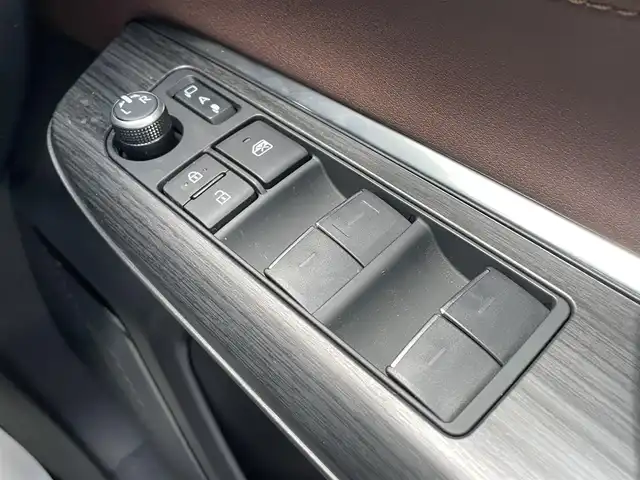 トヨタ ハリアー Z レザーパッケージ 広島県 2024(令6)年 1.1万km プラチナホワイトパールマイカ 禁煙/モデリスタエアロ/純正ナビ/フルセグTV/Bluetooth/USB/バックカメラ/JBLプレミアムサウンド/デジタルインナーミラー/ワイヤレス充電/レーダークルーズコントロール/HUD/BSM/レザーシート/メモリーシート/パワーシート/シートヒーター/シートベンチレーション/ステアリングスイッチ/ステアリングヒーター/パワーバックドア/純正アルミホイール/純正フロアマット/純正ドアバイザー/スマートキー/プッシュスタート