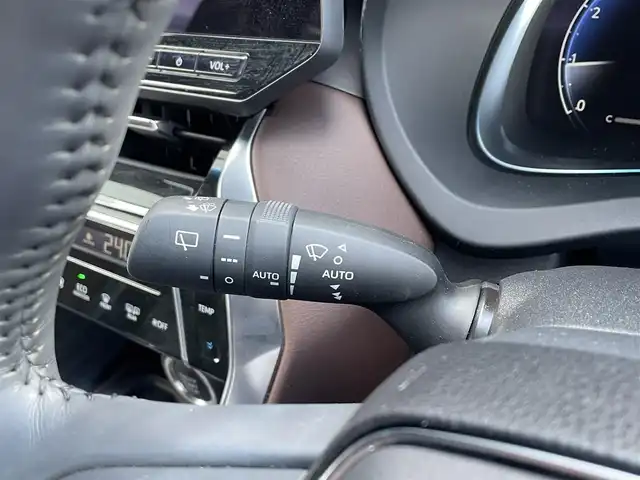 トヨタ ハリアー Z レザーパッケージ 広島県 2024(令6)年 1.1万km プラチナホワイトパールマイカ 禁煙/モデリスタエアロ/純正ナビ/フルセグTV/Bluetooth/USB/バックカメラ/JBLプレミアムサウンド/デジタルインナーミラー/ワイヤレス充電/レーダークルーズコントロール/HUD/BSM/レザーシート/メモリーシート/パワーシート/シートヒーター/シートベンチレーション/ステアリングスイッチ/ステアリングヒーター/パワーバックドア/純正アルミホイール/純正フロアマット/純正ドアバイザー/スマートキー/プッシュスタート