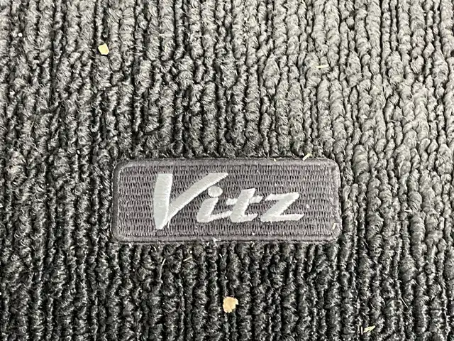 トヨタ ヴィッツ F 群馬県 2018(平30)年 6.9万km コバルトブルーメタリック 純正CDオーディオ/AUX/USB/ウィンカーミラー/ドアバイザー/ETC