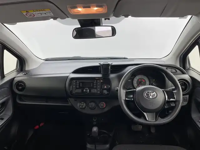 トヨタ ヴィッツ F 群馬県 2018(平30)年 6.9万km コバルトブルーメタリック 純正CDオーディオ/AUX/USB/ウィンカーミラー/ドアバイザー/ETC