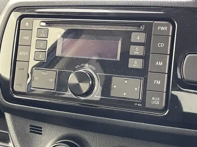 トヨタ ヴィッツ F 群馬県 2018(平30)年 6.9万km コバルトブルーメタリック 純正CDオーディオ/AUX/USB/ウィンカーミラー/ドアバイザー/ETC