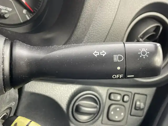 トヨタ ヴィッツ F 群馬県 2018(平30)年 6.9万km コバルトブルーメタリック 純正CDオーディオ/AUX/USB/ウィンカーミラー/ドアバイザー/ETC