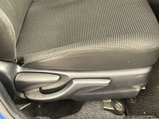 トヨタ ヴィッツ F 群馬県 2018(平30)年 6.9万km コバルトブルーメタリック 純正CDオーディオ/AUX/USB/ウィンカーミラー/ドアバイザー/ETC