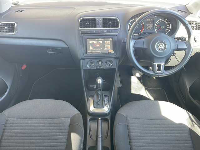 フォルクスワーゲン ポロ TSIハイライン 長野県 2014(平26)年 8.6万km 白 ワンオーナー /保証書・取説/クラリオンナビTV/ETC/純正17インチアルミ