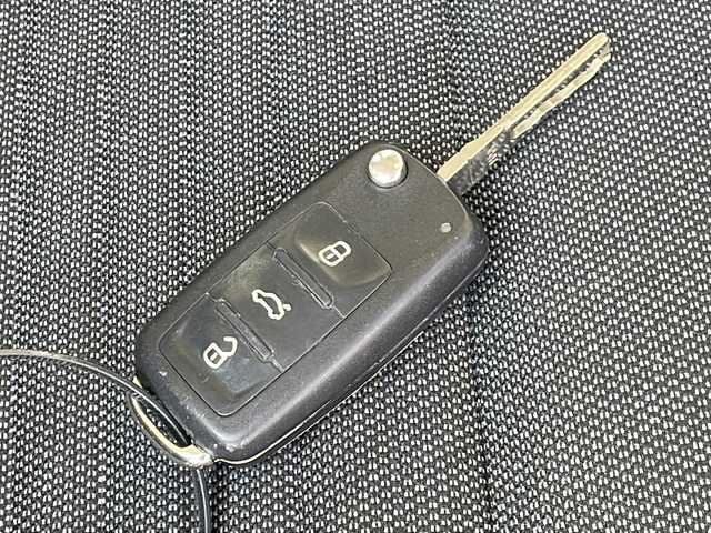 フォルクスワーゲン ポロ TSIハイライン 長野県 2014(平26)年 8.6万km 白 ワンオーナー /保証書・取説/クラリオンナビTV/ETC/純正17インチアルミ