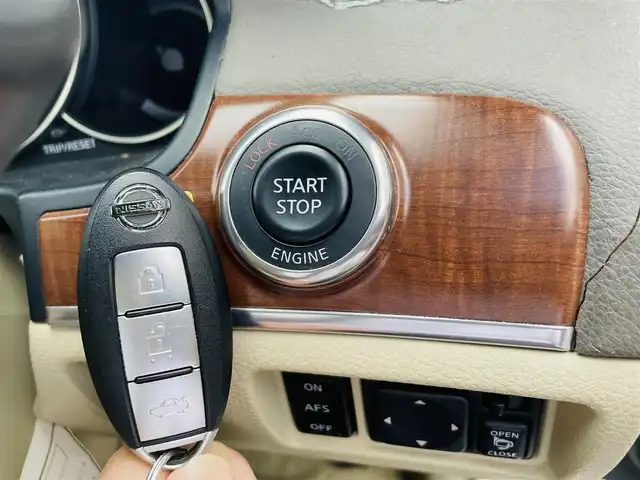 日産 フーガ 350XV 千葉県 2005(平17)年 5.4万km ブリリアントシルバー ワンオーナー/純正ナビ【DVD、CD、AM、FM】/バックカメラ/ウッド調ハンドル・パネル/前席パワーシート（D席メモリー付）/ビルトインETC/ステアリングスイッチ/オートライト/フォグ/デュアルAC/MT付AT/純正フロアマット/純正17インチアルミホイール/ドアバイザー/保証書/取説/スペアキー