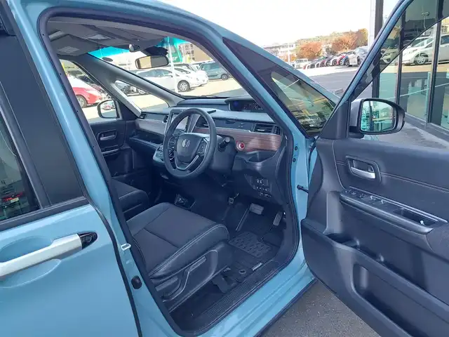 ホンダ フリード＋ ハイブリット クロスター ホンダセンシング 東京都 2022(令4)年 5.3万km シーグラスブルーパール ワンオーナー/純正ナビ(VXM-224VFi)/【DVD/CD/FM/AM/TV/ipod/SD/USB/BT/AUX】/バックカメラ/ビルトインETC/両側電動スライドドア/Cパッケージ/・シートヒーター/・ロールサンシェード/衝突軽減ブレーキ/車線逸脱警報/横滑り防止装置/バックソナー/ハーフレザーシート/LEDヘッドライト/フォグランプ/純正15インチAW/純正フロアマット/プッシュスタート/スマートキー