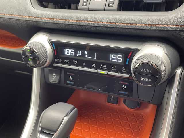 トヨタ ＲＡＶ４ ハイブリッド アドベンチャー 千葉県 2022(令4)年 1万km アッシュグレーメタリック/アーバンカーキ 純正ディスプレイオーディオ/レーダークルーズコントロール/レーンキープアシスト/プリクラッシュセーフティ/クリアランスソナー/全方位カメラ/ブラインドスポットモニタリング/先行車発進お知らせ/ロードサインアシスト/電動パーキング/オートハイビーム/シートヒーター＆エアシート/パワーシート/デジタルインナーミラー/前方ドラレコ/ビルトインETC/LEDヘッドライト