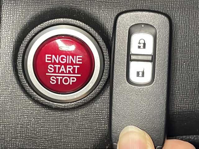 ホンダ Ｎ ＯＮＥ G Lパッケージ 広島県 2016(平28)年 1.8万km ルナシルバーM 純正ナビ/バックカメラ/衝突被害軽減/フルセグ/ＥＴＣ/ＤＶＤ/純正フロアマット/スマートキー/オートライト/エアバッグ(運転席/助手席/サイド/カーテン)/踏み間違い防止/オートエアコン/電動格納ミラー/ステアリングスイッチ/純正14インチホイールキャップ(155/65/R14)