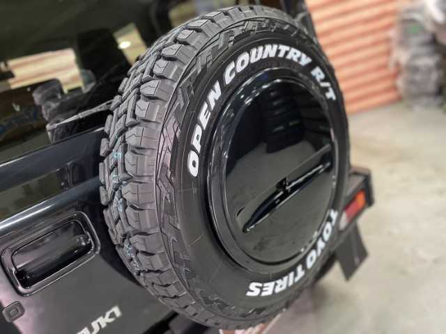 スズキ ジムニー XC 千葉県 2021(令3)年 2.1万km ブルーイッシュブラックパール3 AIS検査済み/【2408034797】/【社外パーツ取付有】/純正LEDヘッドライト/オートライト/オートマチックハイビーム/ドライブレコーダー/社外SDナビ/フルセグテレビ/バックカメラ/フロントカメラ/アイドリングストップ/クルーズコントロール/ETC/ヒルディセントコントロール/レーンキープアシスト/16インチAW　WEDS　マッドヴァンス07（社外）/トーヨー　オープンカントリーR/T　185/85-16（新品）/1インチリフトアップキット（社外）/Little　G トラディショナル　コンプリートキット（社外）/・フロントグリル/・ボンネットカバー/・ボンネットウインカー/・フロントバンパー/・コイト製ハロゲン角型フォグランプ/・オーバーフェンダー＆アルミステップ　type-2/・サイドモール/・リアバンパー/・ハロゲン角形テールランプ/・マッドフラップ/・ddエンブレム（マットブラック）/ルーフラック（社外）/フロントカメラ＋モニターセット