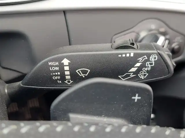 アウディ Ａ４ アバント Sラインプラス 東京都 2015(平27)年 10.6万km 白 純正ナビ/バックカメラ/フルセグ/ETC/クルーズコントロール/ハーフレザーシート/シートヒーター/パワーバックドア/コーナーセンサー/LEDヘッドライト/アイドリングストップ/パドルシフト/スマートキー