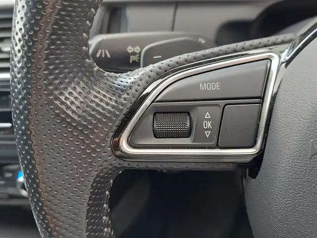 アウディ Ａ４ アバント Sラインプラス 東京都 2015(平27)年 10.6万km 白 純正ナビ/バックカメラ/フルセグ/ETC/クルーズコントロール/ハーフレザーシート/シートヒーター/パワーバックドア/コーナーセンサー/LEDヘッドライト/アイドリングストップ/パドルシフト/スマートキー