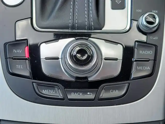 アウディ Ａ４ アバント Sラインプラス 東京都 2015(平27)年 10.6万km 白 純正ナビ/バックカメラ/フルセグ/ETC/クルーズコントロール/ハーフレザーシート/シートヒーター/パワーバックドア/コーナーセンサー/LEDヘッドライト/アイドリングストップ/パドルシフト/スマートキー