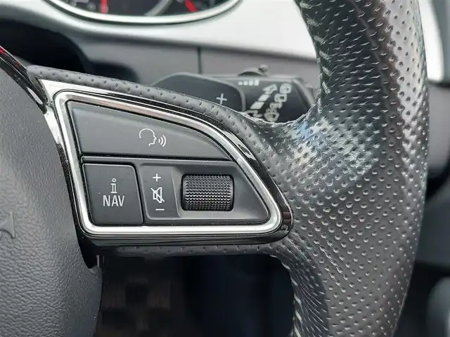 アウディ Ａ４ アバント Sラインプラス 東京都 2015(平27)年 10.6万km 白 純正ナビ/バックカメラ/フルセグ/ETC/クルーズコントロール/ハーフレザーシート/シートヒーター/パワーバックドア/コーナーセンサー/LEDヘッドライト/アイドリングストップ/パドルシフト/スマートキー