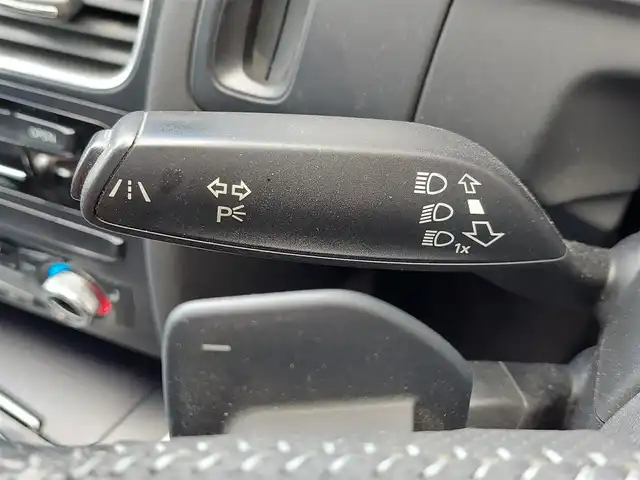 アウディ Ａ４ アバント Sラインプラス 東京都 2015(平27)年 10.6万km 白 純正ナビ/バックカメラ/フルセグ/ETC/クルーズコントロール/ハーフレザーシート/シートヒーター/パワーバックドア/コーナーセンサー/LEDヘッドライト/アイドリングストップ/パドルシフト/スマートキー
