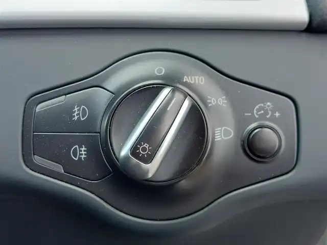 アウディ Ａ４ アバント Sラインプラス 東京都 2015(平27)年 10.6万km 白 純正ナビ/バックカメラ/フルセグ/ETC/クルーズコントロール/ハーフレザーシート/シートヒーター/パワーバックドア/コーナーセンサー/LEDヘッドライト/アイドリングストップ/パドルシフト/スマートキー