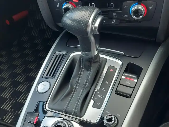 アウディ Ａ４ アバント Sラインプラス 東京都 2015(平27)年 10.6万km 白 純正ナビ/バックカメラ/フルセグ/ETC/クルーズコントロール/ハーフレザーシート/シートヒーター/パワーバックドア/コーナーセンサー/LEDヘッドライト/アイドリングストップ/パドルシフト/スマートキー