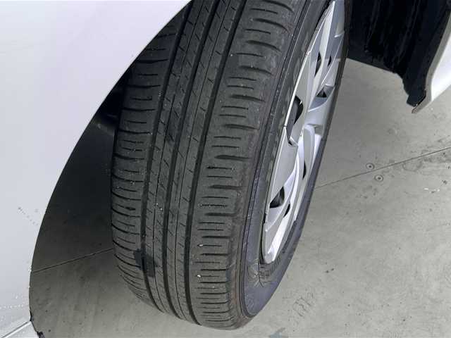 トヨタ ヤリス ハイブリッド G 宮城県 2022(令4)年 3.7万km プラチナホワイトパールマイカ Toyota Safety Sense	/・プリクラッシュセーフティ		/・レーントレーシングアシスト		/・レーダークルーズコントロール		/・クリアランスソナー/・オートマチックハイビーム		/バックカメラ/純正DAナビ/・BT.USB.Miracast/ドライブレコーダー（F）/ETC/LEDヘッドライト/ステアリングスイッチ/横滑り防止装置/アイドリングストップ/プッシュスタート/スマートキー/フロアマット/電動格納ミラー