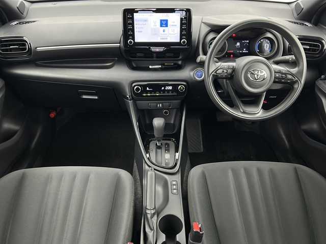 トヨタ ヤリス ハイブリッド G 宮城県 2022(令4)年 3.7万km プラチナホワイトパールマイカ Toyota Safety Sense	/・プリクラッシュセーフティ		/・レーントレーシングアシスト		/・レーダークルーズコントロール		/・クリアランスソナー/・オートマチックハイビーム		/バックカメラ/純正DAナビ/・BT.USB.Miracast/ドライブレコーダー（F）/ETC/LEDヘッドライト/ステアリングスイッチ/横滑り防止装置/アイドリングストップ/プッシュスタート/スマートキー/フロアマット/電動格納ミラー