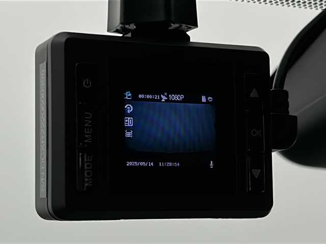 トヨタ ヤリス ハイブリッド G 宮城県 2022(令4)年 3.7万km プラチナホワイトパールマイカ Toyota Safety Sense	/・プリクラッシュセーフティ		/・レーントレーシングアシスト		/・レーダークルーズコントロール		/・クリアランスソナー/・オートマチックハイビーム		/バックカメラ/純正DAナビ/・BT.USB.Miracast/ドライブレコーダー（F）/ETC/LEDヘッドライト/ステアリングスイッチ/横滑り防止装置/アイドリングストップ/プッシュスタート/スマートキー/フロアマット/電動格納ミラー
