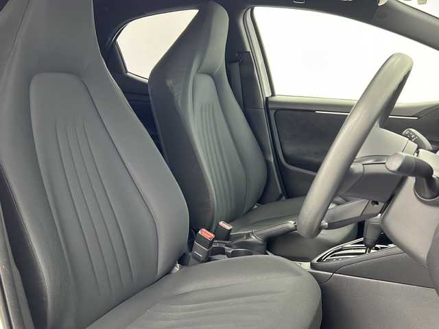 トヨタ ヤリス ハイブリッド G 宮城県 2022(令4)年 3.7万km プラチナホワイトパールマイカ Toyota Safety Sense	/・プリクラッシュセーフティ		/・レーントレーシングアシスト		/・レーダークルーズコントロール		/・クリアランスソナー/・オートマチックハイビーム		/バックカメラ/純正DAナビ/・BT.USB.Miracast/ドライブレコーダー（F）/ETC/LEDヘッドライト/ステアリングスイッチ/横滑り防止装置/アイドリングストップ/プッシュスタート/スマートキー/フロアマット/電動格納ミラー/禁煙車