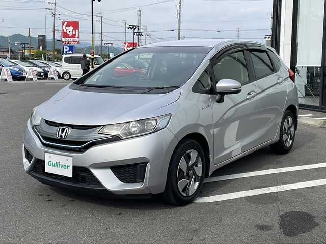 ホンダ フィット ハイブリット Fパッケージ 岐阜県 2014(平26)年 6.5万km アラバスターシルバーメタリック 純正ナビ　/ＥＴＣ　/バックカメラ　/盗難防止装置　/横滑り防止装置　/アイドリングストップ　/ＡＢＳ　/ＬＥＤヘッドライト　/オートライト　/純正１５インチアルミホイール　/プッシュスタート　/スマートキー　/純正フロアマット