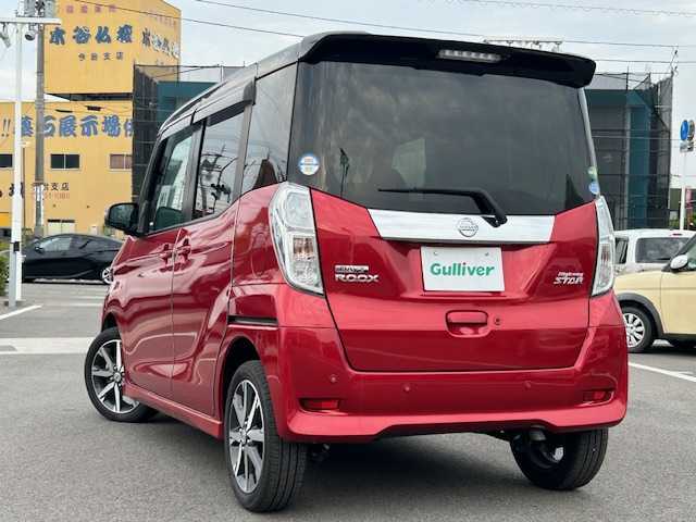 日産 デイズ ルークス ハイウェイスター Gターボ 愛媛県 2018(平30)年 4.3万km スパークリングレッド/ブラック 〇社外ナビ/〇フルセグTV/〇バックカメラ/〇アラウンドビューモニター/〇ドライブレコーダー/〇パワースライドドア（両側）/〇ターボ/〇アイドリングストップ/〇インテリジェントエマージェンシーブレーキ/〇踏み間違い防止アシスト/〇車線逸脱警報/〇ビークルダイナミクスコントロール/〇クルーズコントロール/〇LEDヘッドランプ/〇オートライト/〇フロントフォグランプ/〇純正15インチアルミ/〇革巻きステアリング/〇ステアリングスイッチ/〇オートエアコン/〇インテリジェントキー/〇禁煙車