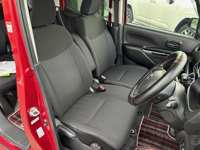 日産 デイズ ルークス ハイウェイスター Gターボ 愛媛県 2018(平30)年 4.3万km スパークリングレッド/ブラック 〇社外ナビ/〇フルセグTV/〇バックカメラ/〇アラウンドビューモニター/〇ドライブレコーダー/〇パワースライドドア（両側）/〇ターボ/〇アイドリングストップ/〇インテリジェントエマージェンシーブレーキ/〇踏み間違い防止アシスト/〇車線逸脱警報/〇ビークルダイナミクスコントロール/〇クルーズコントロール/〇LEDヘッドランプ/〇オートライト/〇フロントフォグランプ/〇純正15インチアルミ/〇革巻きステアリング/〇ステアリングスイッチ/〇オートエアコン/〇インテリジェントキー/〇禁煙車