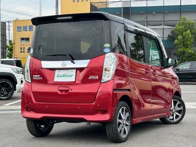 日産 デイズ ルークス ハイウェイスター Gターボ 愛媛県 2018(平30)年 4.3万km スパークリングレッド/ブラック 〇社外ナビ/〇フルセグTV/〇バックカメラ/〇アラウンドビューモニター/〇ドライブレコーダー/〇パワースライドドア（両側）/〇ターボ/〇アイドリングストップ/〇インテリジェントエマージェンシーブレーキ/〇踏み間違い防止アシスト/〇車線逸脱警報/〇ビークルダイナミクスコントロール/〇クルーズコントロール/〇LEDヘッドランプ/〇オートライト/〇フロントフォグランプ/〇純正15インチアルミ/〇革巻きステアリング/〇ステアリングスイッチ/〇オートエアコン/〇インテリジェントキー/〇禁煙車