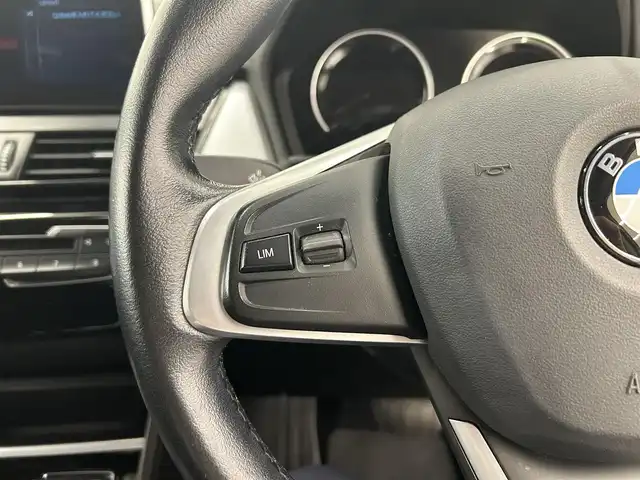 ＢＭＷ ２１８ｄ アクティブツアラー 岡山県 2018(平30)年 6.6万km アルピンホワイトⅢ 純正iDriveナビ/Rカメラ/PTG/ドラレコ/LEDヘッドライト/オートライト/オートワイパー/オートエアコン/ミラー一体型ETC/衝突警告/歩行者警告/車線逸脱警告/Bluetooth/USB/SOSコールシステム/BMWコネクテッドドライブ/PDC（F/R）/スタッドレスタイヤセット
