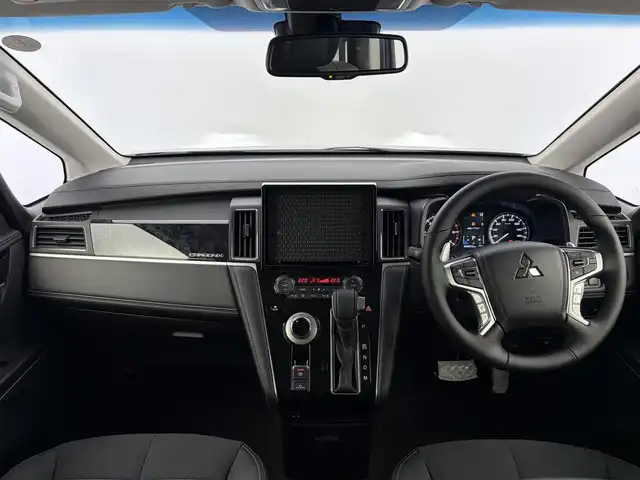 三菱 デリカＤ：５ シャモニー 愛知県 2025(令7)年 0.1千km グレーⅡ 登録済み未使用車/CHAMONIX (8人)/4WD/全方位カメラ装着車両/バックカメラ/レーダークルーズコントロール/両側パワースライドドア/パワーバックドア/ステアリングヒーター/パワーシート/革巻きステアリング/ステアリングリモコン/パドルシフト/電動パーキングシステム/シートヒーター/BSM