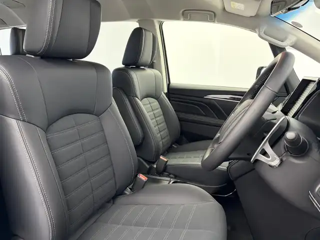 三菱 デリカＤ：５ シャモニー 愛知県 2025(令7)年 0.1千km グレーⅡ 登録済み未使用車/CHAMONIX (8人)/4WD/全方位カメラ装着車両/バックカメラ/レーダークルーズコントロール/両側パワースライドドア/パワーバックドア/ステアリングヒーター/パワーシート/革巻きステアリング/ステアリングリモコン/パドルシフト/電動パーキングシステム/シートヒーター/BSM
