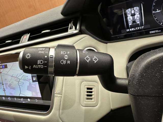 ランドローバー レンジローバーヴェラール Rダイナミック HSE 180PS 千葉県 2017(平29)年 3.6万km 赤 パノラマＳＲ　/白革　/リアエンター　/白革シート　/ＡＣＣ　/ナビ　/ＴＶ　/３６０°シートヒーター　/クラーラー　/電動リアゲート　/ＭＥＲＩＤＩＡＮサウンド　/バーチャルコックピット　/衝突軽減Ｂ　/ＢＳＭ　/ＬＫＡ