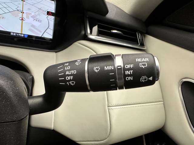 ランドローバー レンジローバーヴェラール Rダイナミック HSE 180PS 千葉県 2017(平29)年 3.6万km 赤 パノラマＳＲ　/白革　/リアエンター　/白革シート　/ＡＣＣ　/ナビ　/ＴＶ　/３６０°シートヒーター　/クラーラー　/電動リアゲート　/ＭＥＲＩＤＩＡＮサウンド　/バーチャルコックピット　/衝突軽減Ｂ　/ＢＳＭ　/ＬＫＡ
