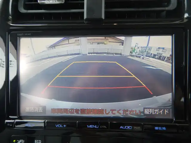 トヨタ プリウス A ツーリングセレクション 静岡県 2016(平28)年 8万km ホワイトパールクリスタルシャイン ワンオーナー/内装色：クールグレー/衝突軽減ブレーキ/車線逸脱警報/ブラインドスポットモニター/インテリジェントパーキングアシスト/ふらつき検知/純正ナビ/・DSZT-YC4T/・フルセグ/・DVD再生/・CD再生/・Bluetooth接続/・USB/・VTR/バックカメラ/純正ドライブレコーダー/・DRT-H64/レーダークルーズコントロール/ETC/ヘッドアップディスプレイ/本革巻ステアリング/ホワイトレザーシート/前席シートヒーター/ISOFIX/ウインカーミラー/オートリトラミラー/オートハイビーム/純正フロアマット/ドアバイザー/プッシュスタート/スマートキー×2/取扱説明書/新車保証書