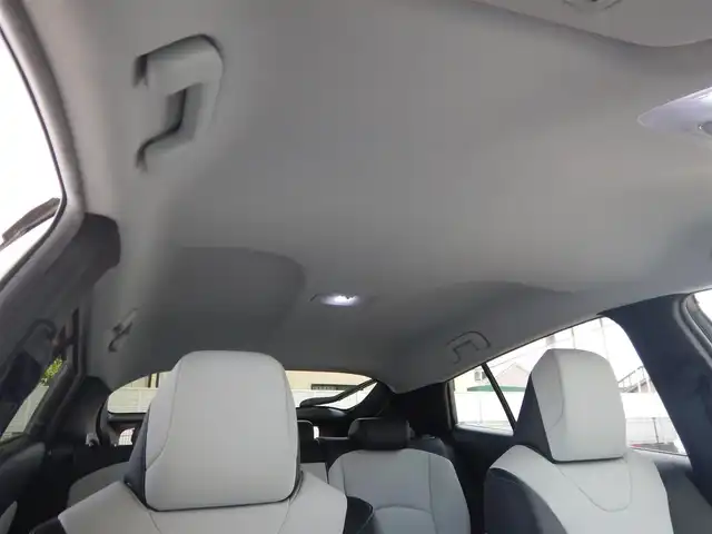 トヨタ プリウス A ツーリングセレクション 静岡県 2016(平28)年 8万km ホワイトパールクリスタルシャイン ワンオーナー/内装色：クールグレー/衝突軽減ブレーキ/車線逸脱警報/ブラインドスポットモニター/インテリジェントパーキングアシスト/ふらつき検知/純正ナビ/・DSZT-YC4T/・フルセグ/・DVD再生/・CD再生/・Bluetooth接続/・USB/・VTR/バックカメラ/純正ドライブレコーダー/・DRT-H64/レーダークルーズコントロール/ETC/ヘッドアップディスプレイ/本革巻ステアリング/ホワイトレザーシート/前席シートヒーター/ISOFIX/ウインカーミラー/オートリトラミラー/オートハイビーム/純正フロアマット/ドアバイザー/プッシュスタート/スマートキー×2/取扱説明書/新車保証書