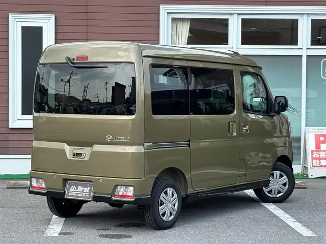 ダイハツ アトレー バン RS 栃木県 2024(令6)年 0.6万km オフビートカーキM スマートアシスト/アダプティブクルーズコントロール/レーンキープコントロール/アダプティブドライビングビーム/オートライト/LEDヘッドラライト/LEDフォグランプ/コーナーセンサー/両側パワースライドドア/プッシュスタート/スマートキー/電動格納ミラー/オートエアコン/リヤヒーター/ポップアップ機構付リヤガラス/サンサンバー(D席バニティミラー付)/オーバーヘッドシェルフ/アクセサリーソケット/大型LED荷室灯