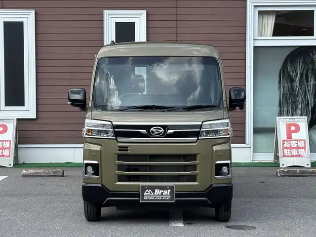 ダイハツ アトレー バン RS 栃木県 2024(令6)年 0.6万km オフビートカーキM スマートアシスト/アダプティブクルーズコントロール/レーンキープコントロール/アダプティブドライビングビーム/オートライト/LEDヘッドラライト/LEDフォグランプ/コーナーセンサー/両側パワースライドドア/プッシュスタート/スマートキー/電動格納ミラー/オートエアコン/リヤヒーター/ポップアップ機構付リヤガラス/サンサンバー(D席バニティミラー付)/オーバーヘッドシェルフ/アクセサリーソケット/大型LED荷室灯